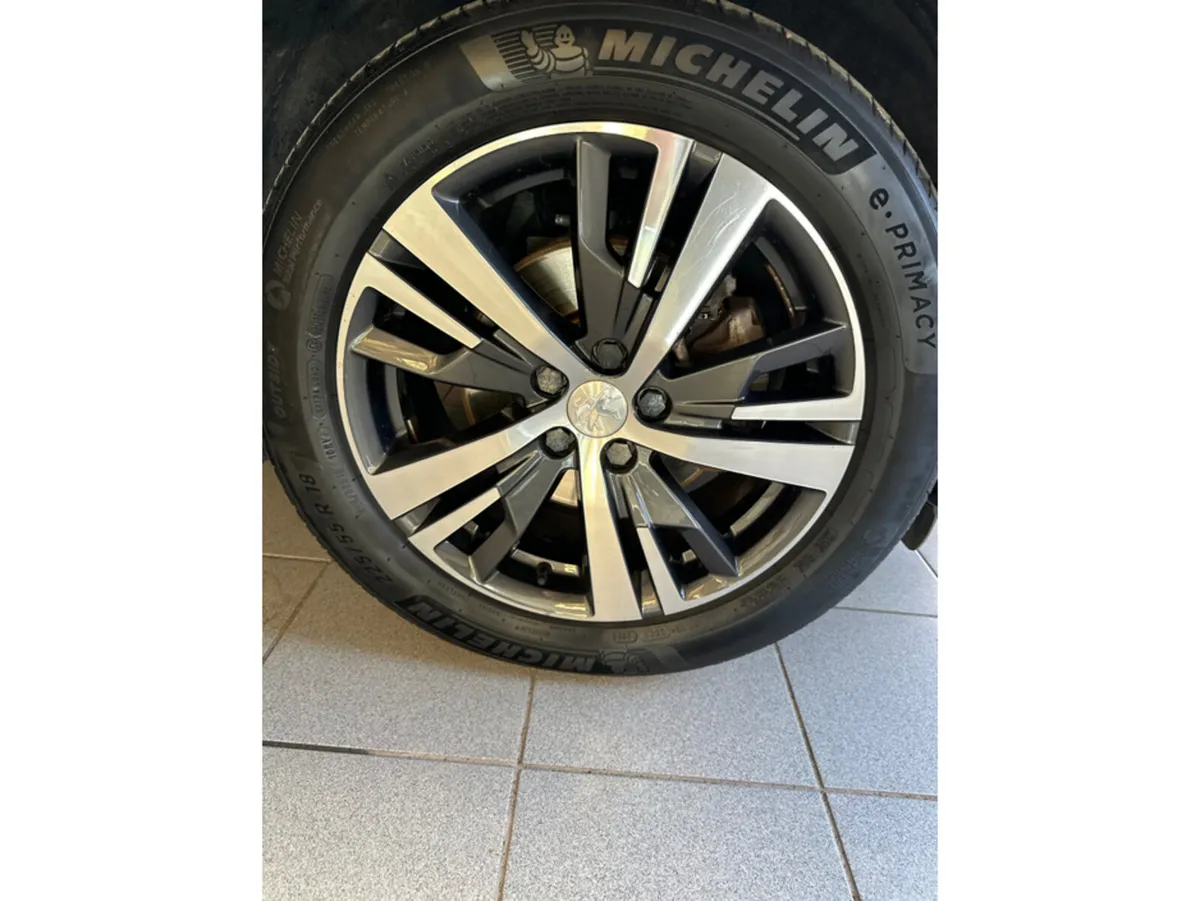 Peugeot 5008 MPV, Diesel, 2024, Grey