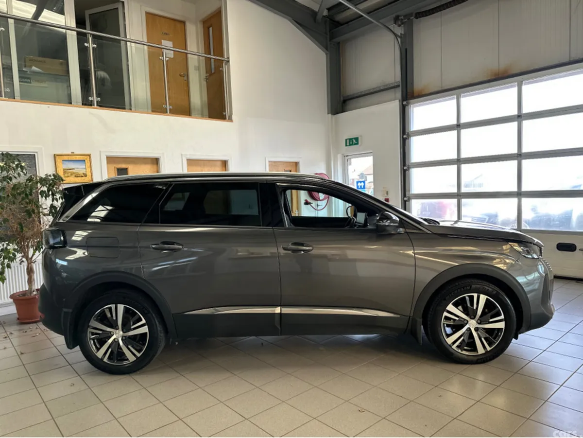 Peugeot 5008 MPV, Diesel, 2024, Grey