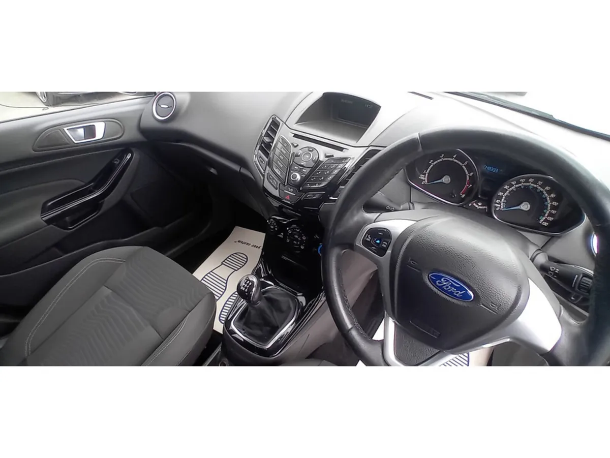 Ford Fiesta Hatchback, Petrol, 2016, Silver