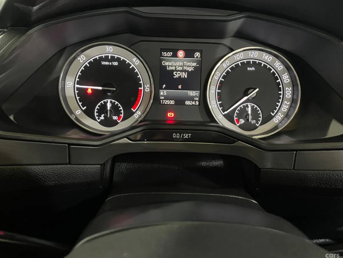 Skoda Superb Hatchback, Diesel, 2021, Green