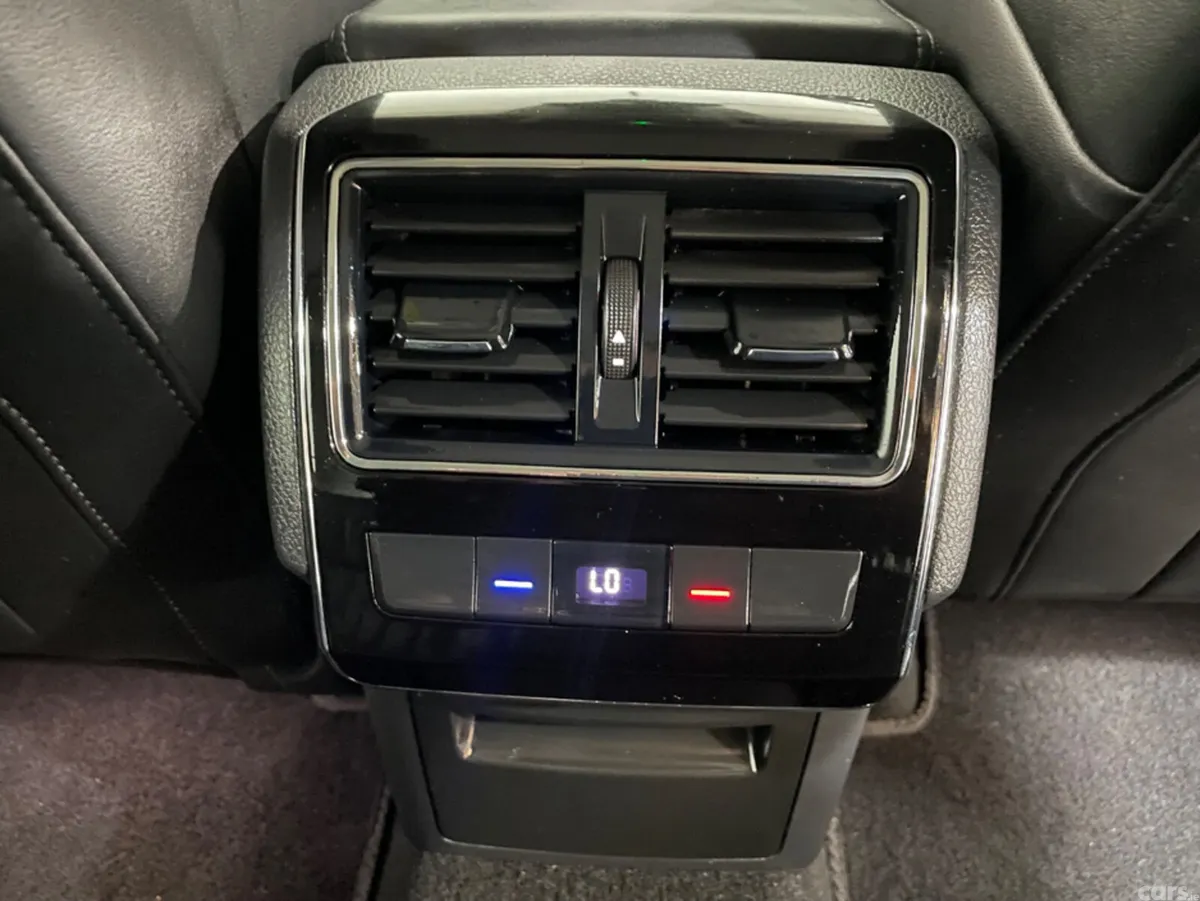 Skoda Superb Hatchback, Diesel, 2021, Green