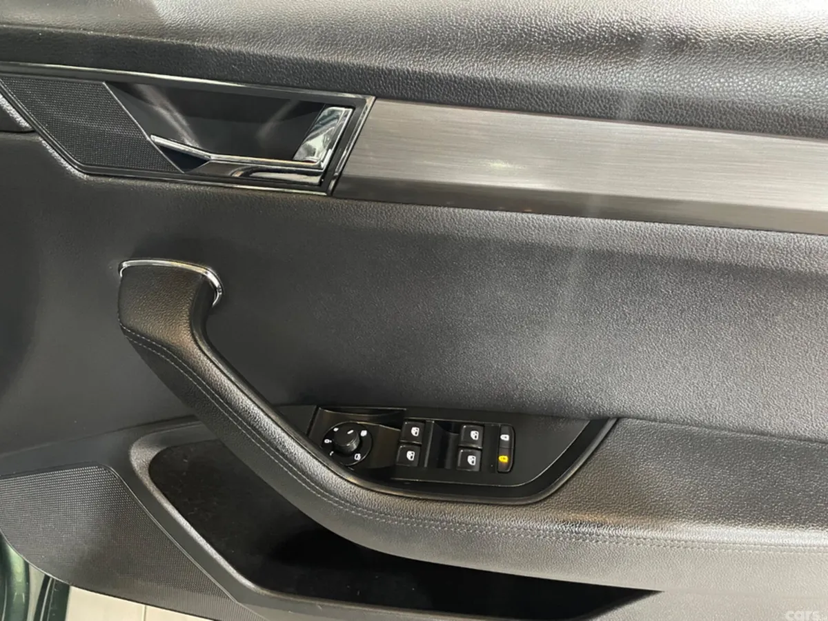 Skoda Superb Hatchback, Diesel, 2021, Green