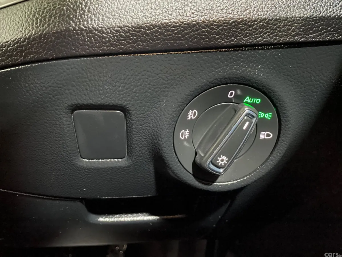 Skoda Superb Hatchback, Diesel, 2021, Green