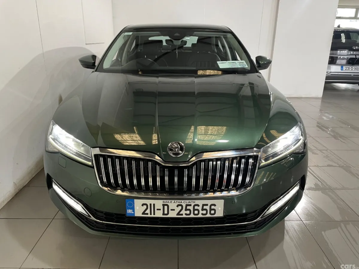 Skoda Superb Hatchback, Diesel, 2021, Green