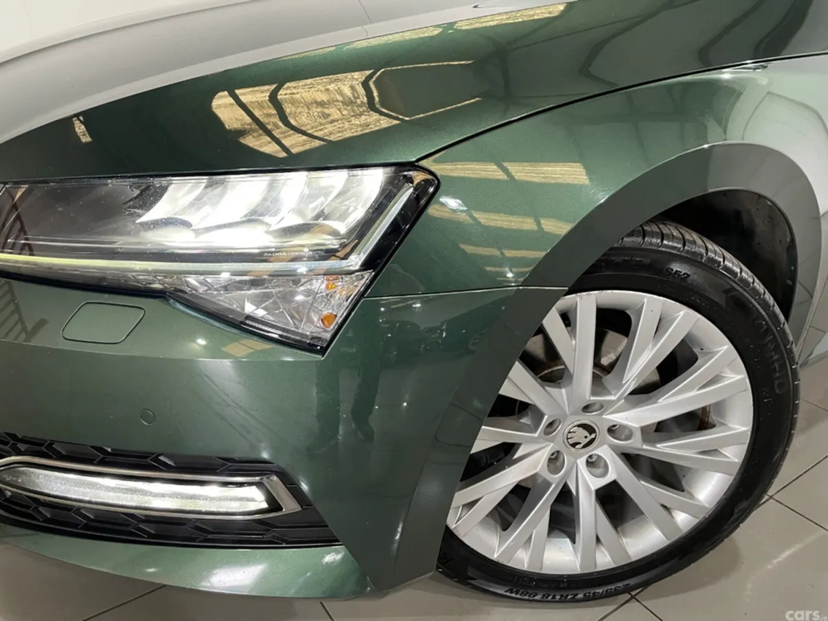 Skoda Superb Hatchback, Diesel, 2021, Green