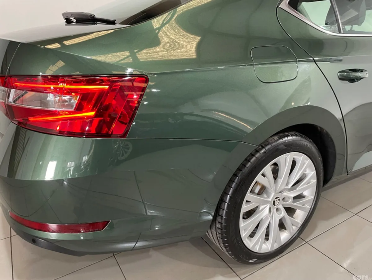 Skoda Superb Hatchback, Diesel, 2021, Green