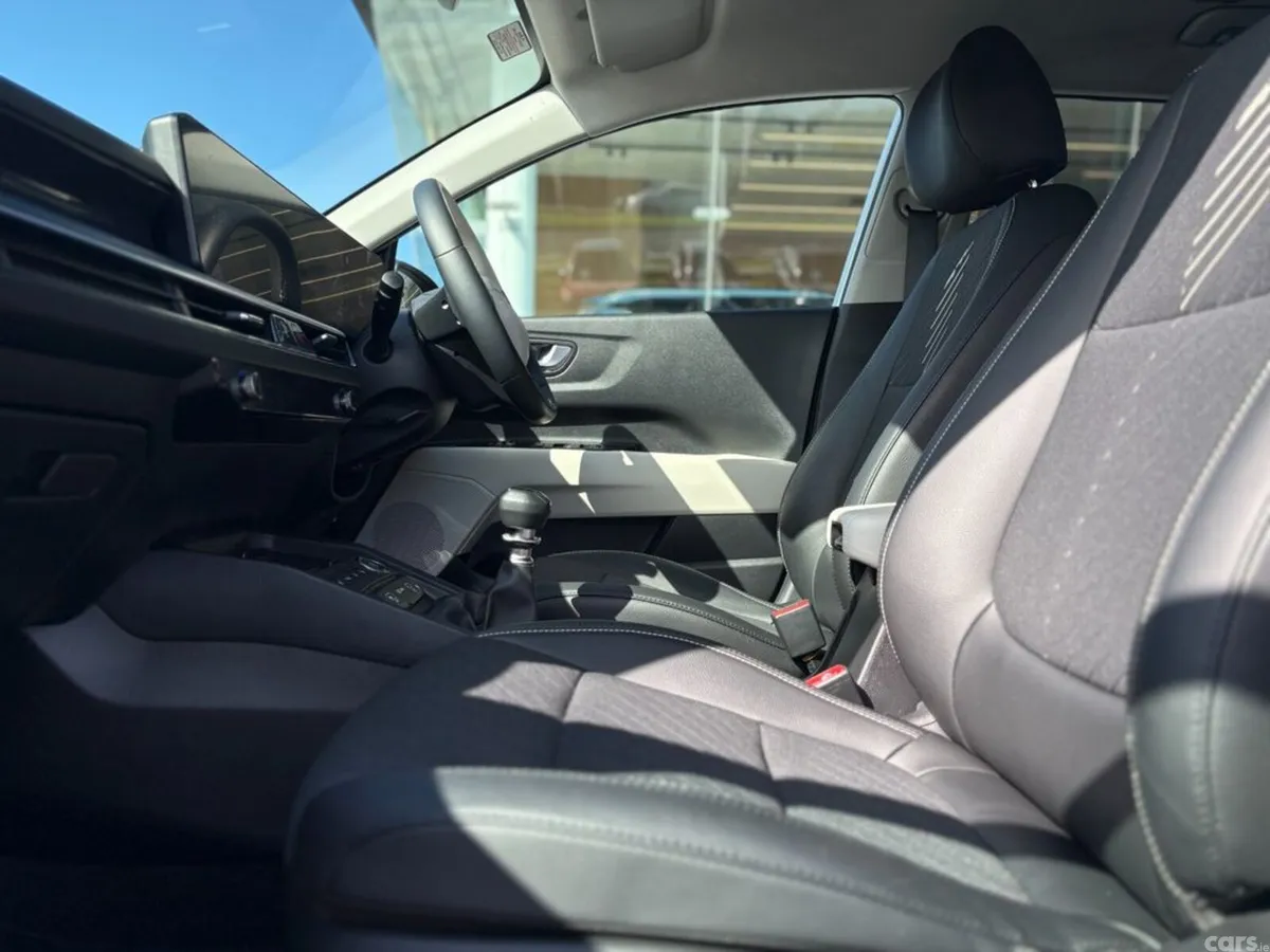 Kia Stonic Estate, Petrol Hybrid, 2026, Grey