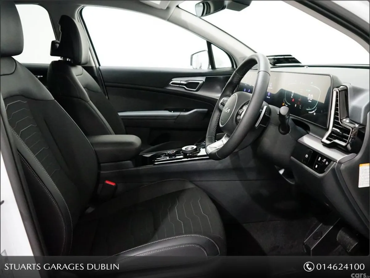 Kia Sportage Estate, Petrol Plug-in Hybrid, 2025, White
