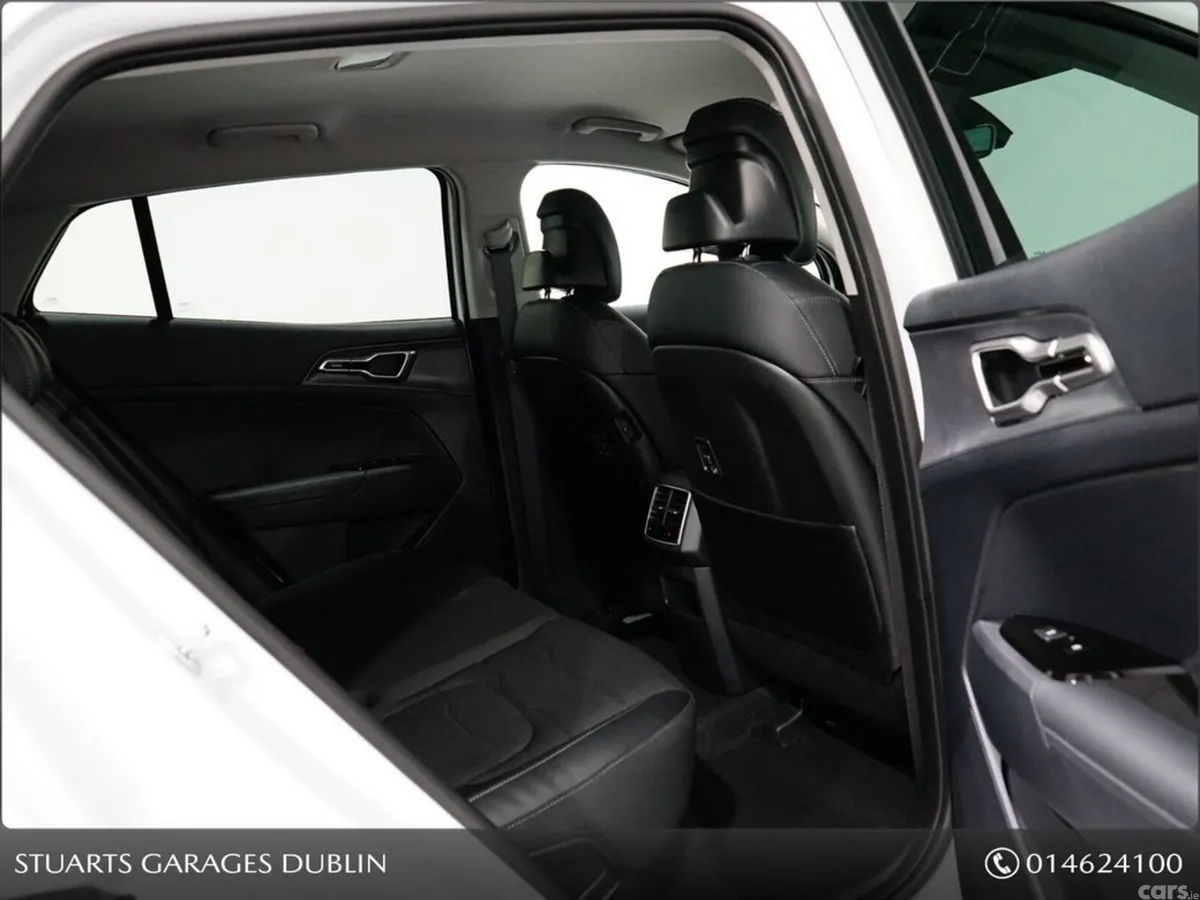 Kia Sportage Estate, Petrol Plug-in Hybrid, 2025, White