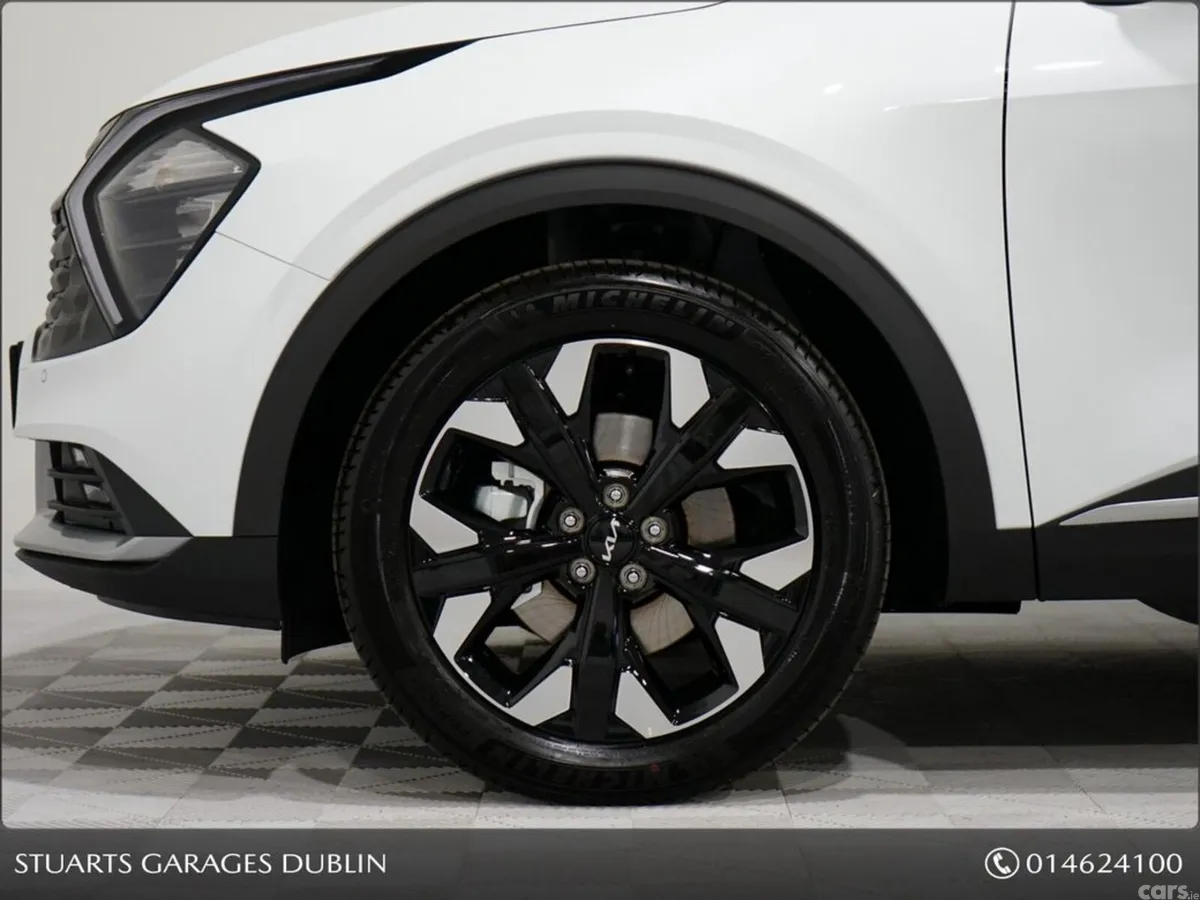Kia Sportage Estate, Petrol Plug-in Hybrid, 2025, White