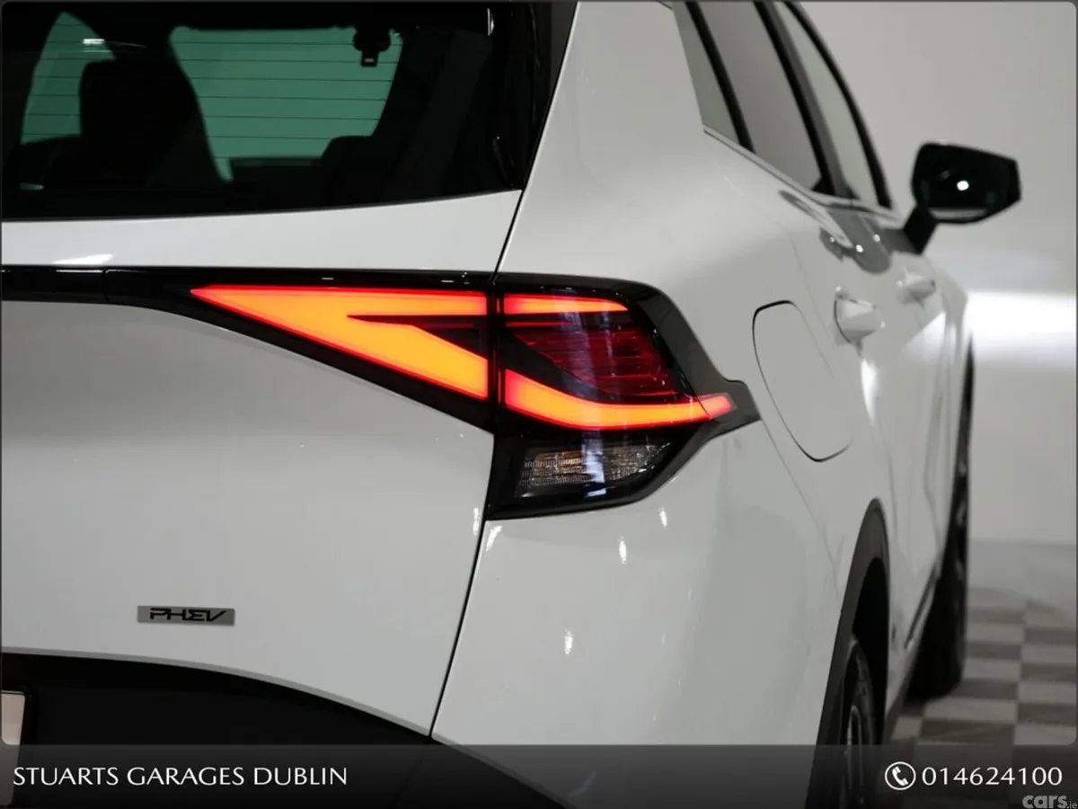 Kia Sportage Estate, Petrol Plug-in Hybrid, 2025, White