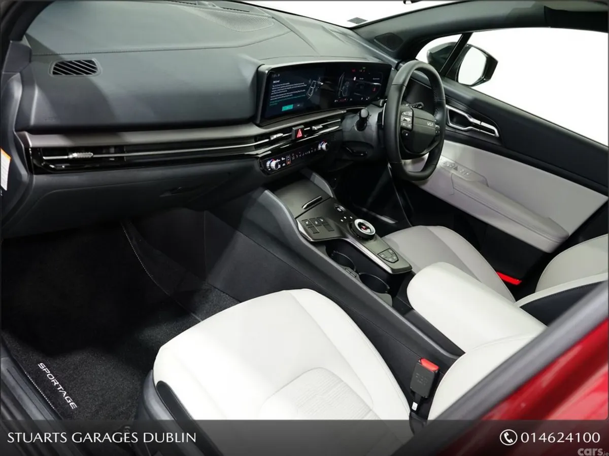 Kia Sportage MPV, Petrol Hybrid, 2026, Red
