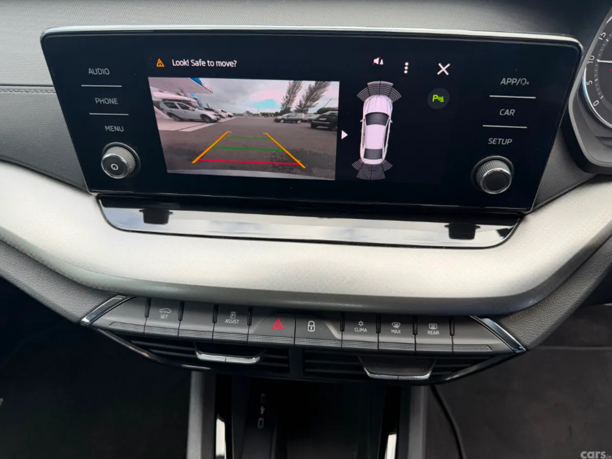 Skoda Octavia Saloon, Diesel, 2023, Grey