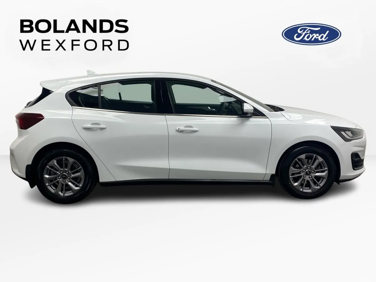 Ford Focus Hatchback, Petrol, 2024, White