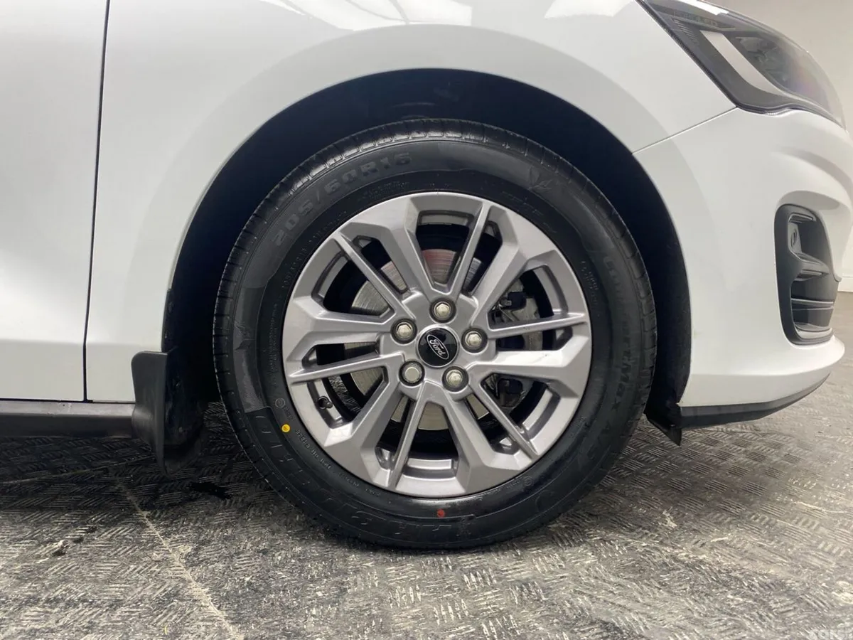 Ford Focus Hatchback, Petrol, 2024, White