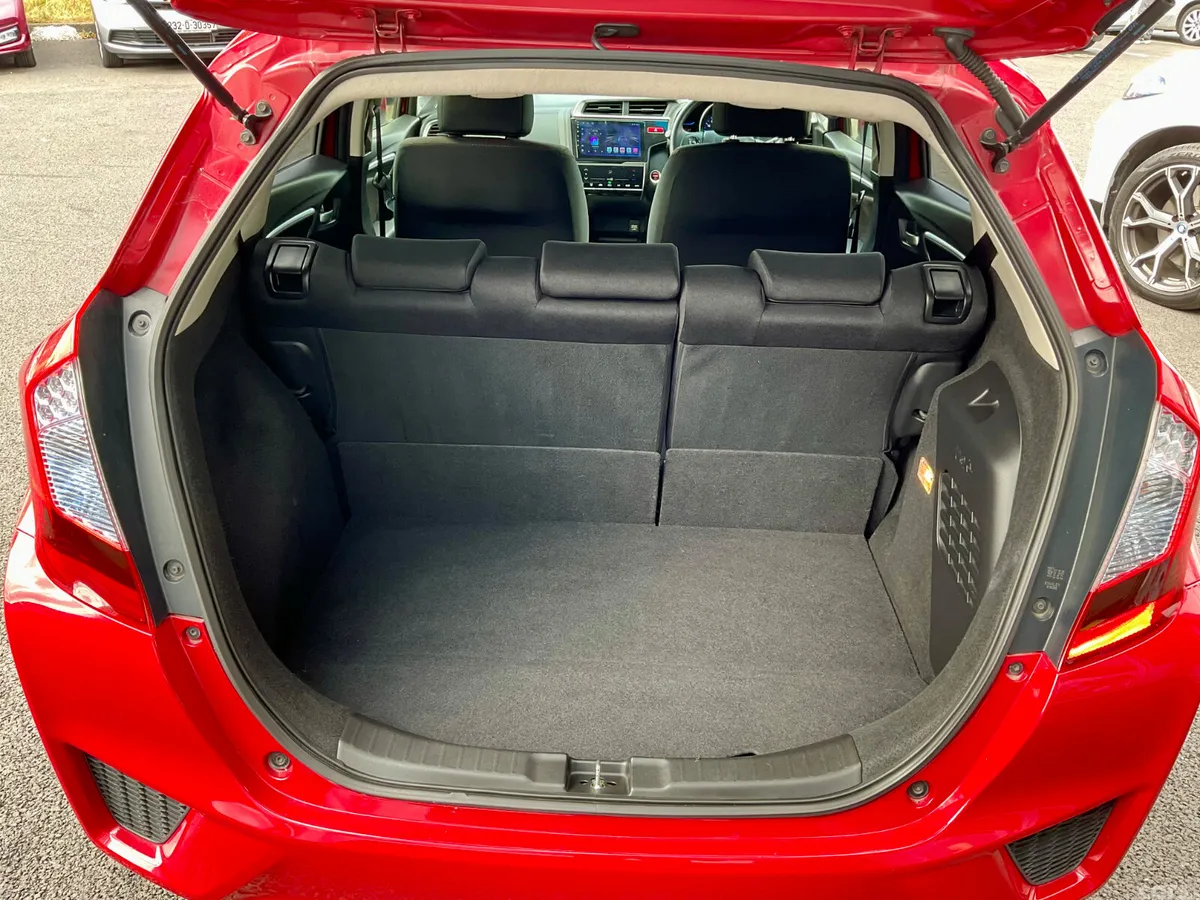 Honda Jazz Hatchback, Petrol Hybrid, 2016, Red