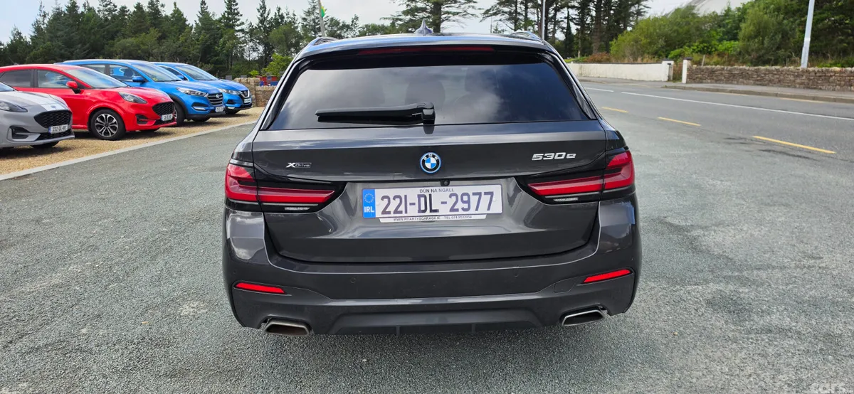 BMW 5-Series Estate, Petrol Hybrid, 2022, Grey