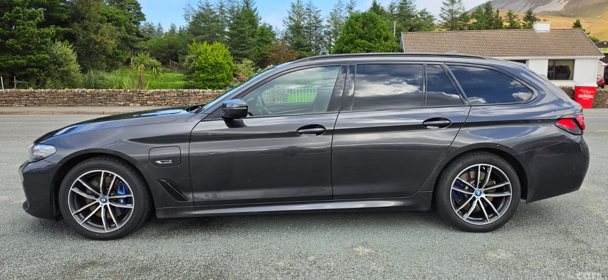 BMW 5-Series Estate, Petrol Hybrid, 2022, Grey