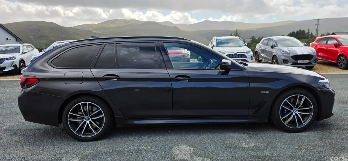 BMW 5-Series Estate, Petrol Hybrid, 2022, Grey