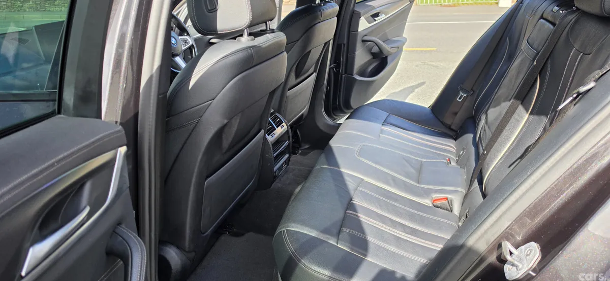 BMW 5-Series Estate, Petrol Hybrid, 2022, Grey