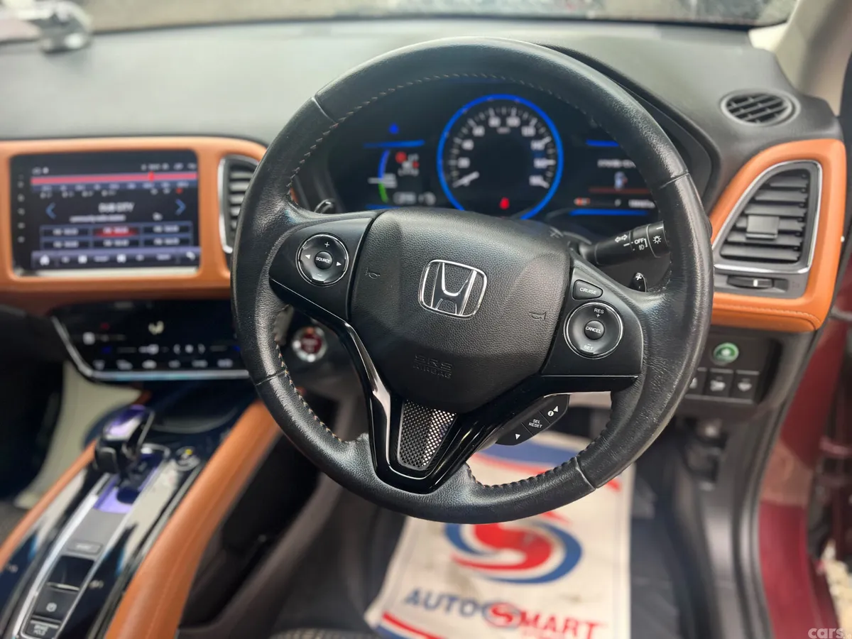 Honda Vezel MPV, Petrol Hybrid, 2015, Red