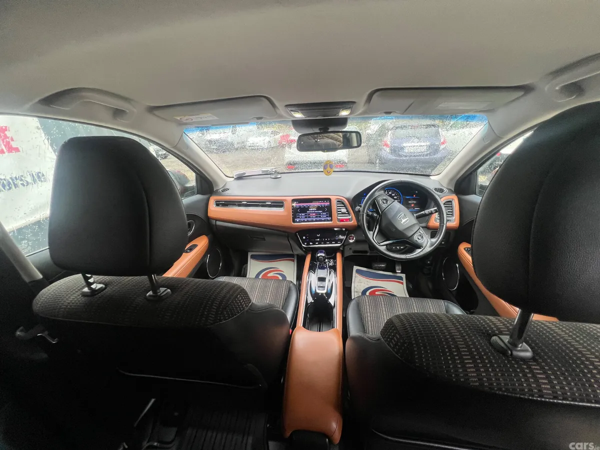 Honda Vezel MPV, Petrol Hybrid, 2015, Red