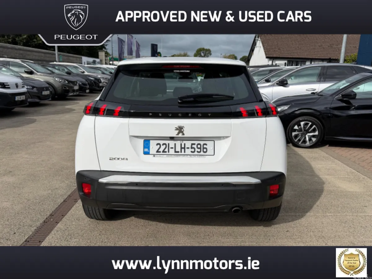 Peugeot 2008 MPV, Petrol, 2022, White