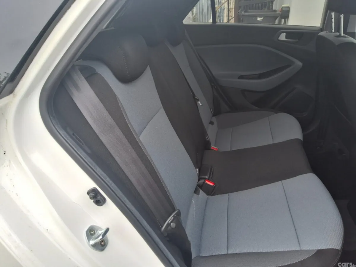Hyundai i20 Hatchback, Petrol, 2019, White