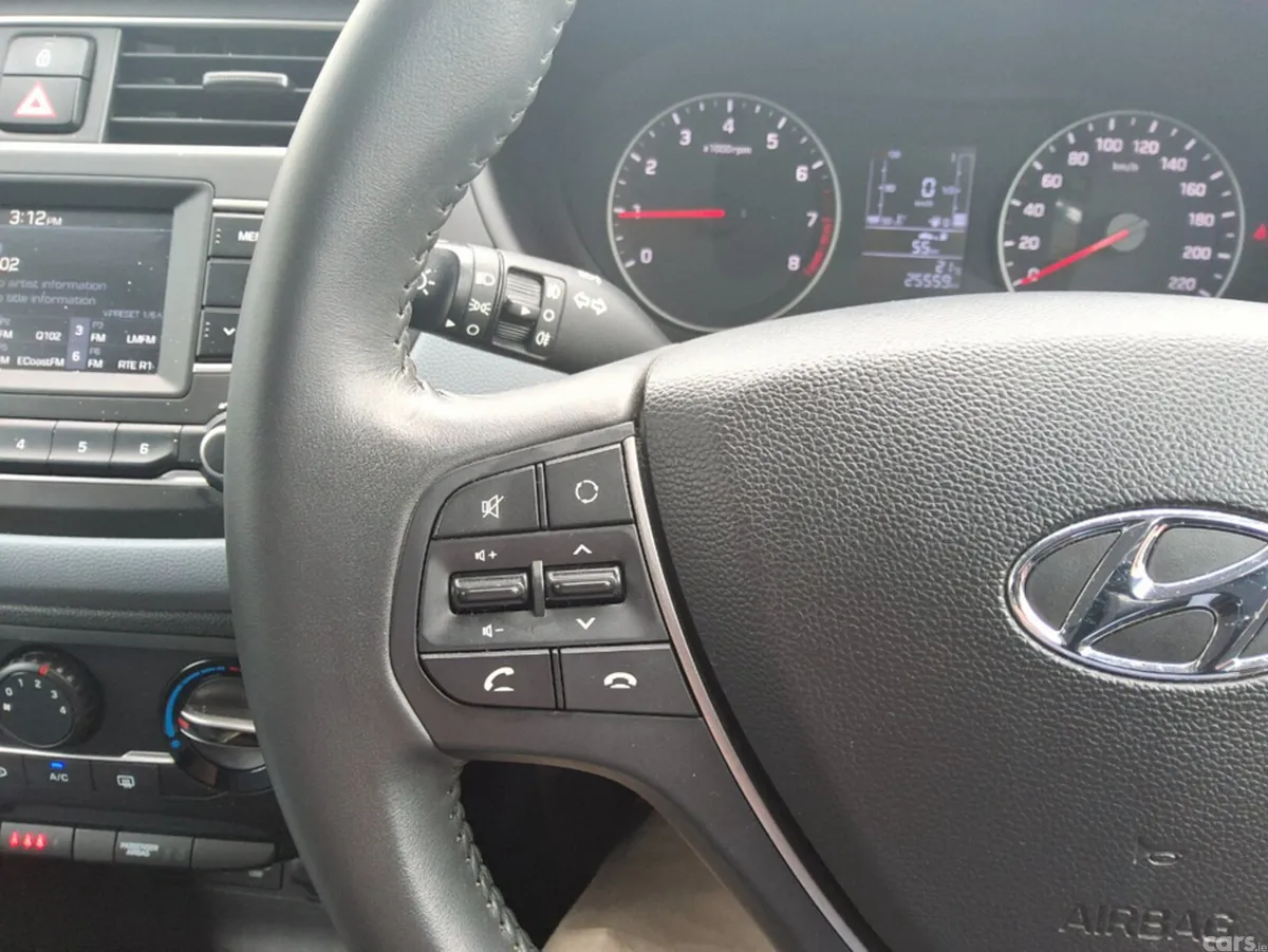 Hyundai i20 Hatchback, Petrol, 2019, White