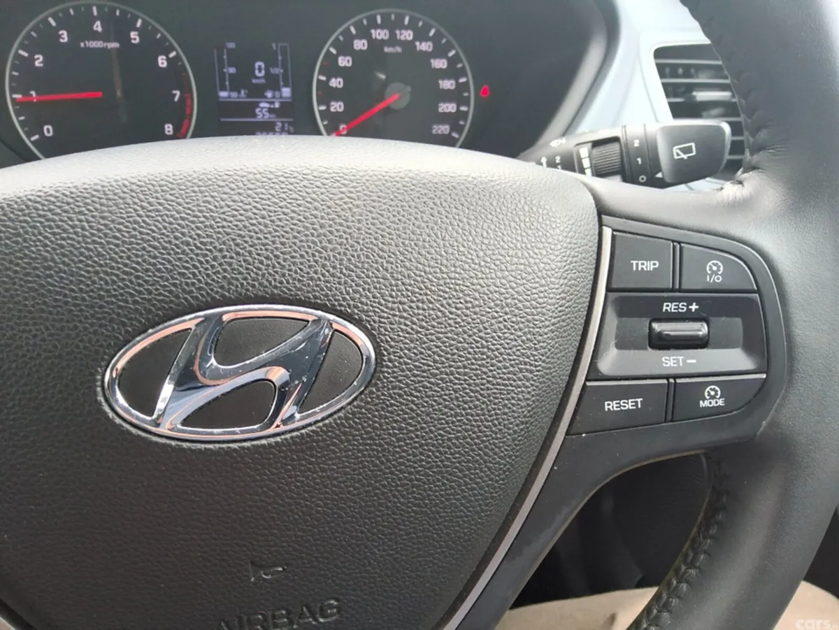 Hyundai i20 Hatchback, Petrol, 2019, White