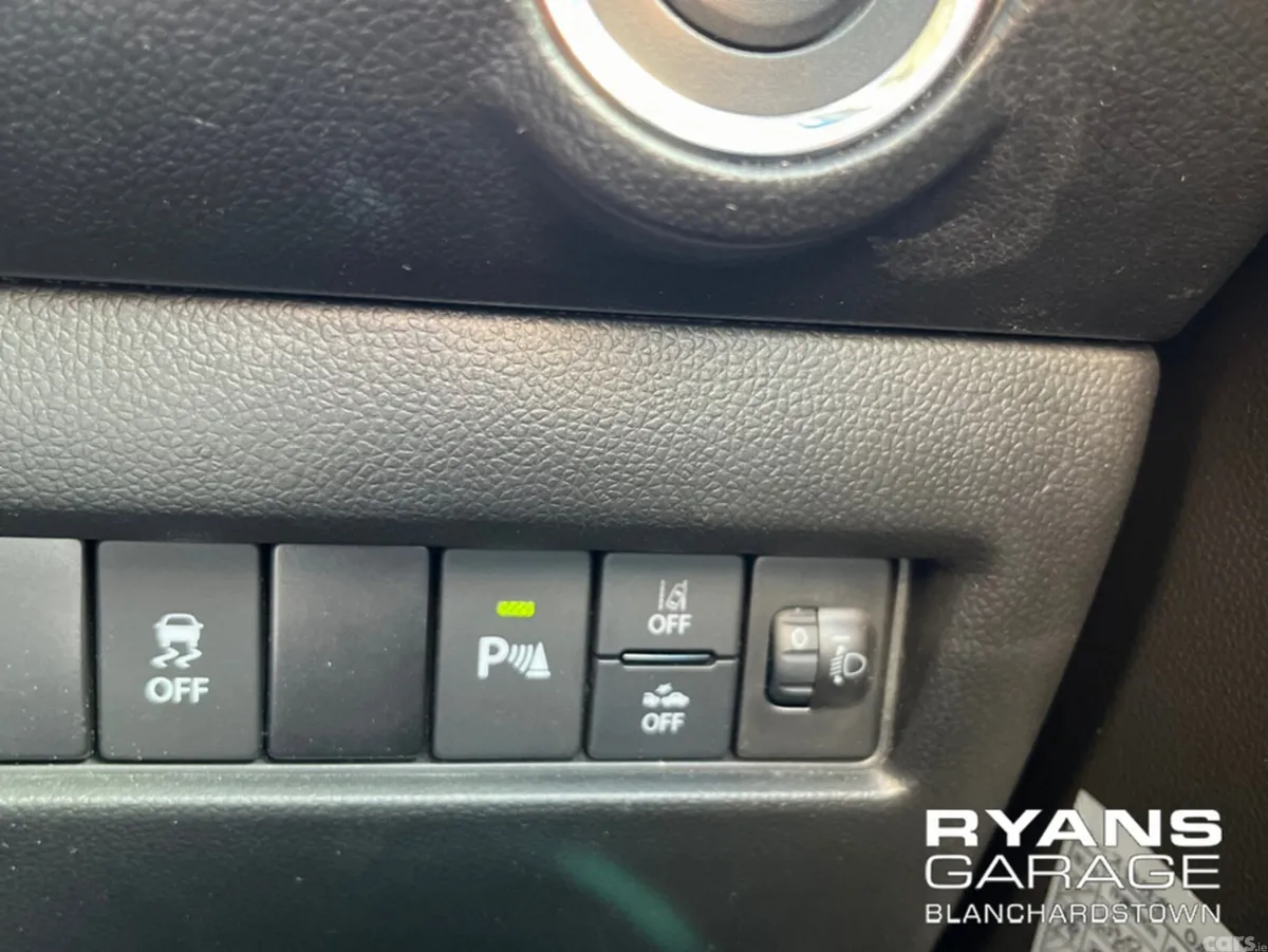 Suzuki Swift Hatchback, Petrol, 2023, Silver