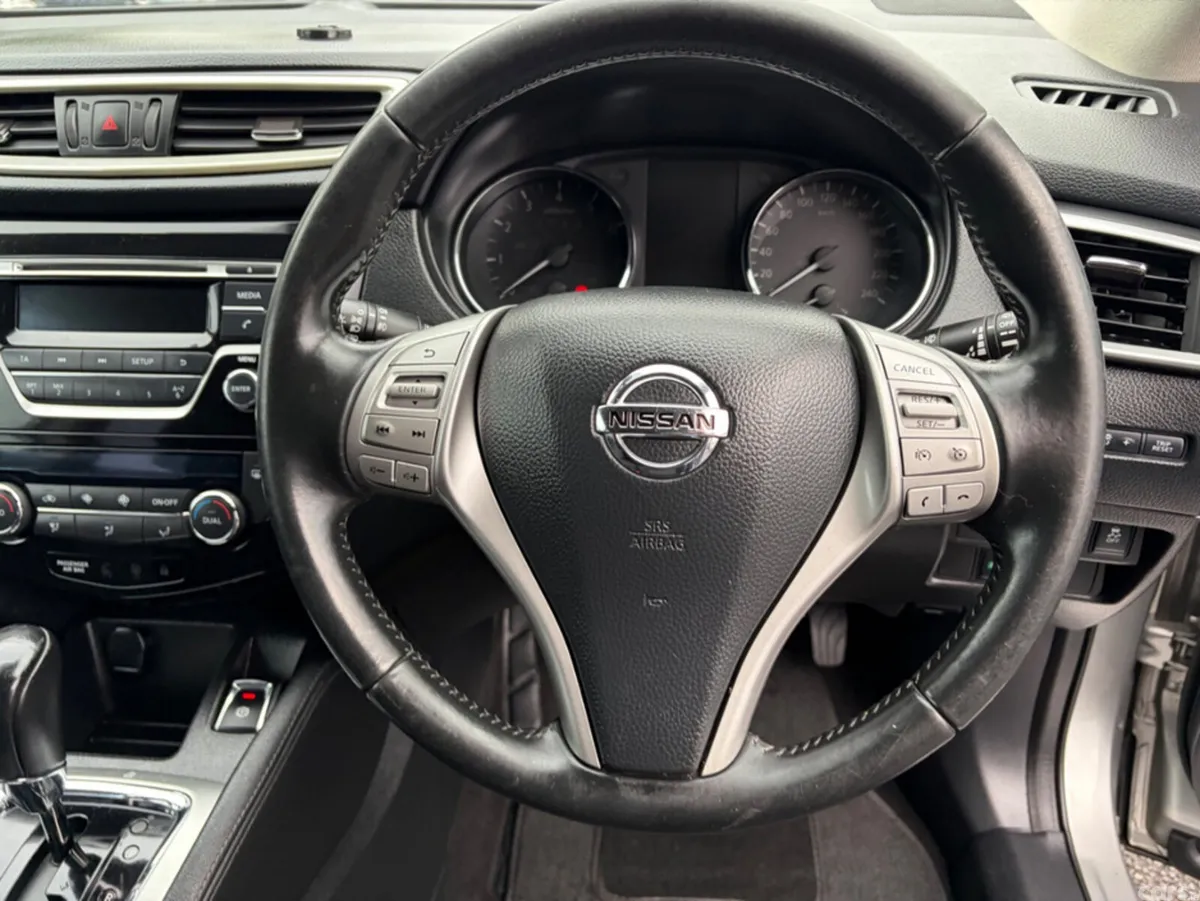 Nissan Qashqai MPV, Petrol, 2015, Silver