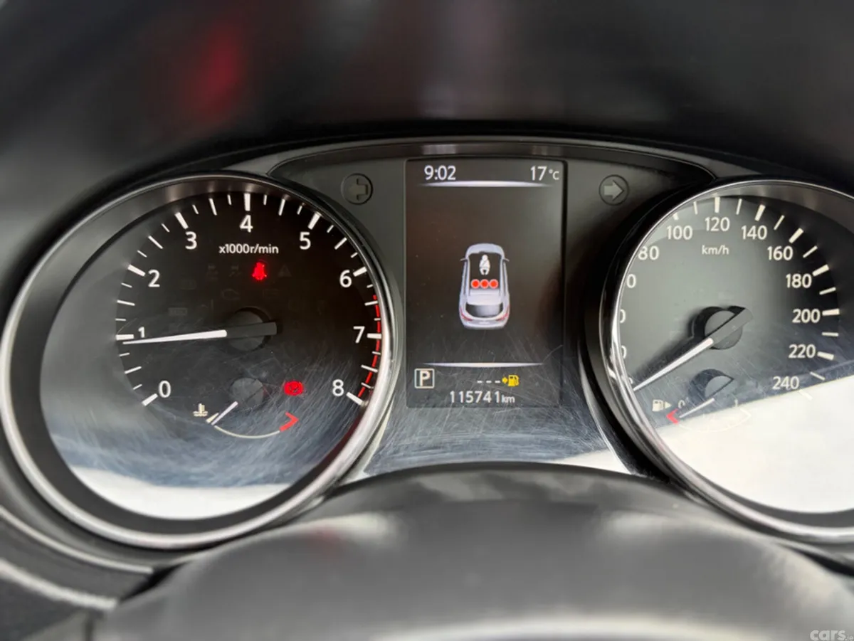 Nissan Qashqai MPV, Petrol, 2015, Silver