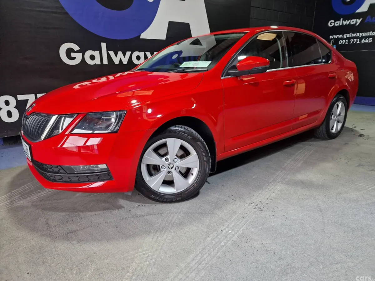Skoda Octavia Hatchback, Petrol, 2019, Red