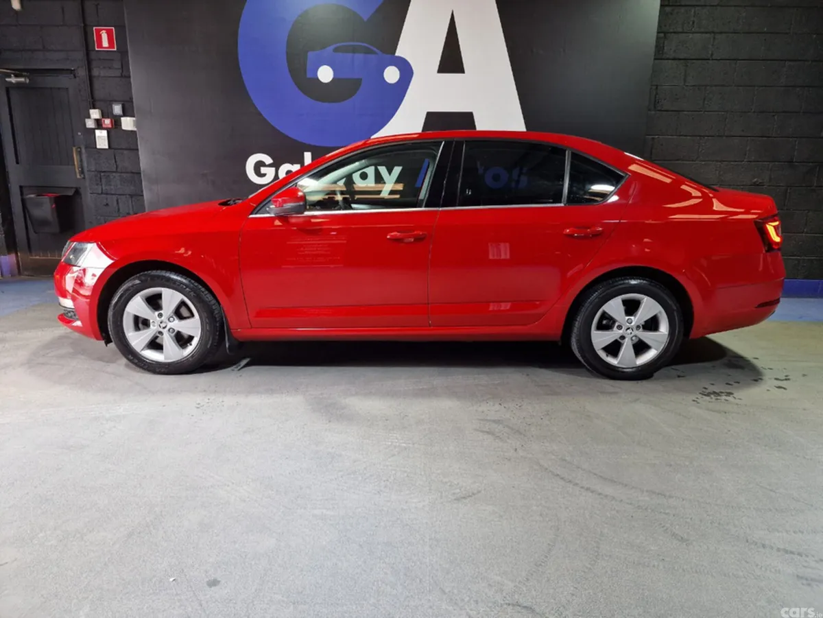 Skoda Octavia Hatchback, Petrol, 2019, Red