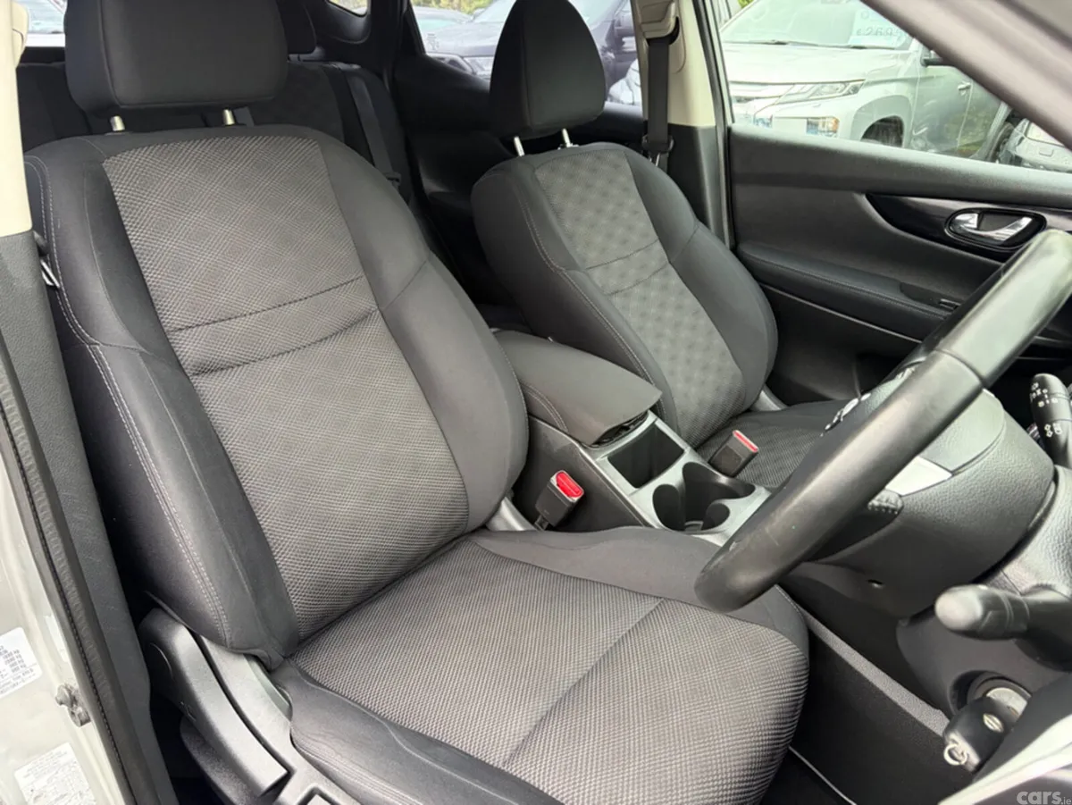 Nissan Qashqai MPV, Petrol, 2015, Silver