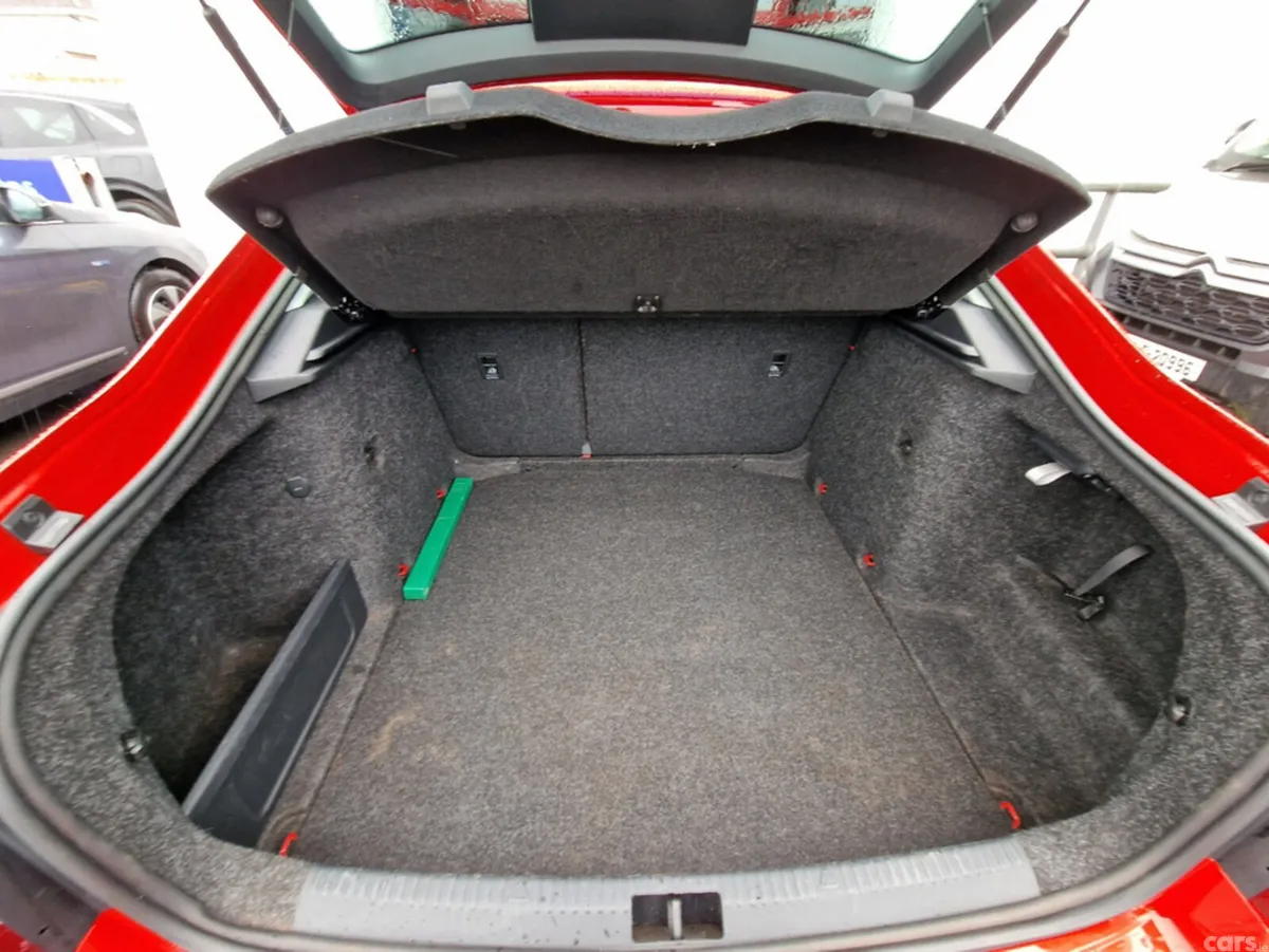 Skoda Octavia Hatchback, Petrol, 2019, Red