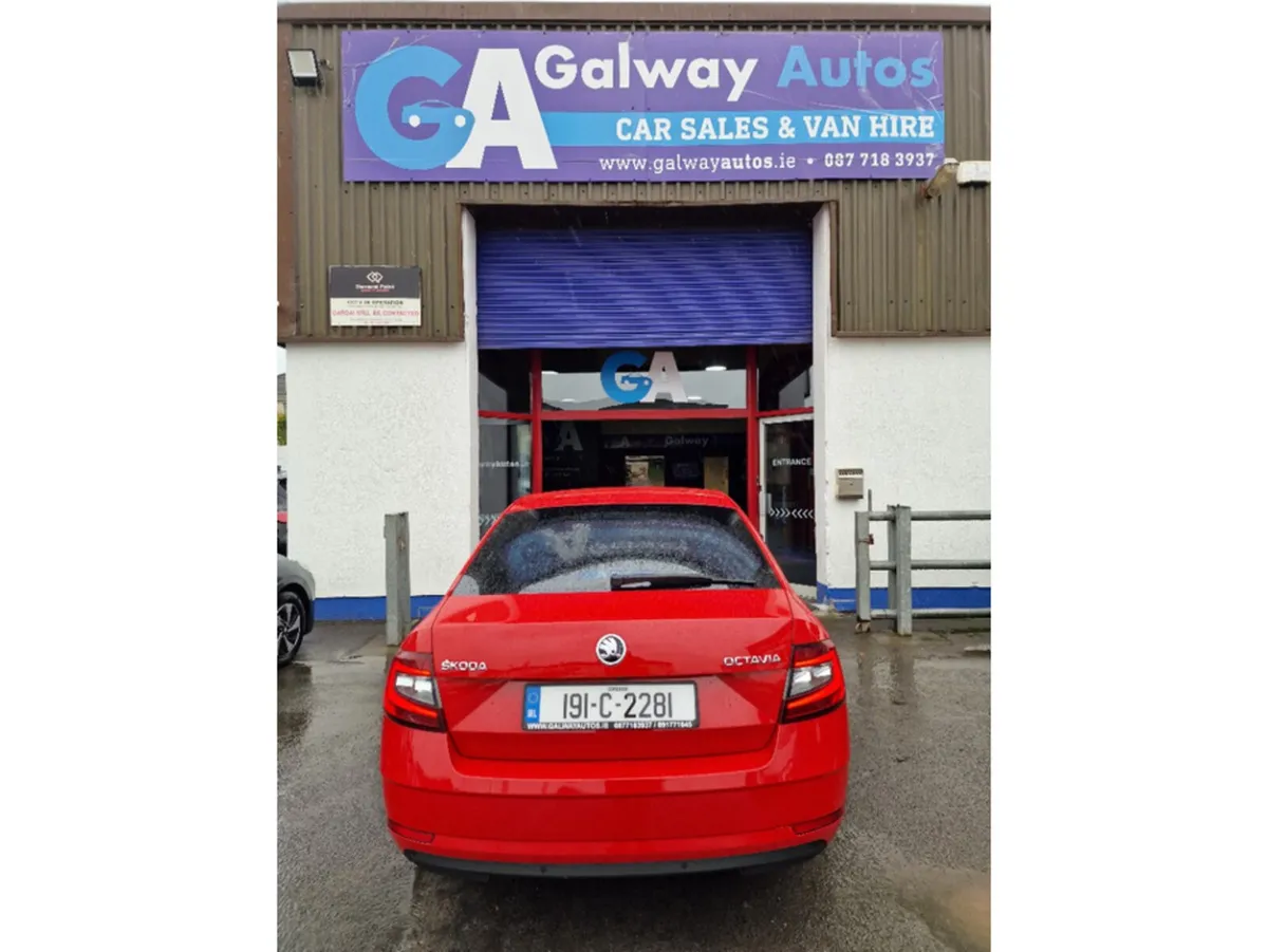 Skoda Octavia Hatchback, Petrol, 2019, Red