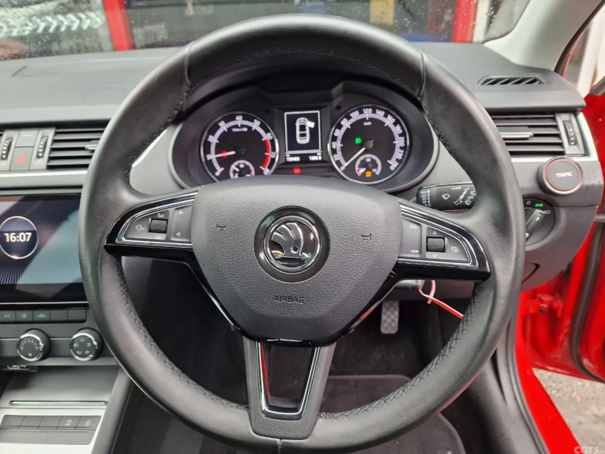 Skoda Octavia Hatchback, Petrol, 2019, Red