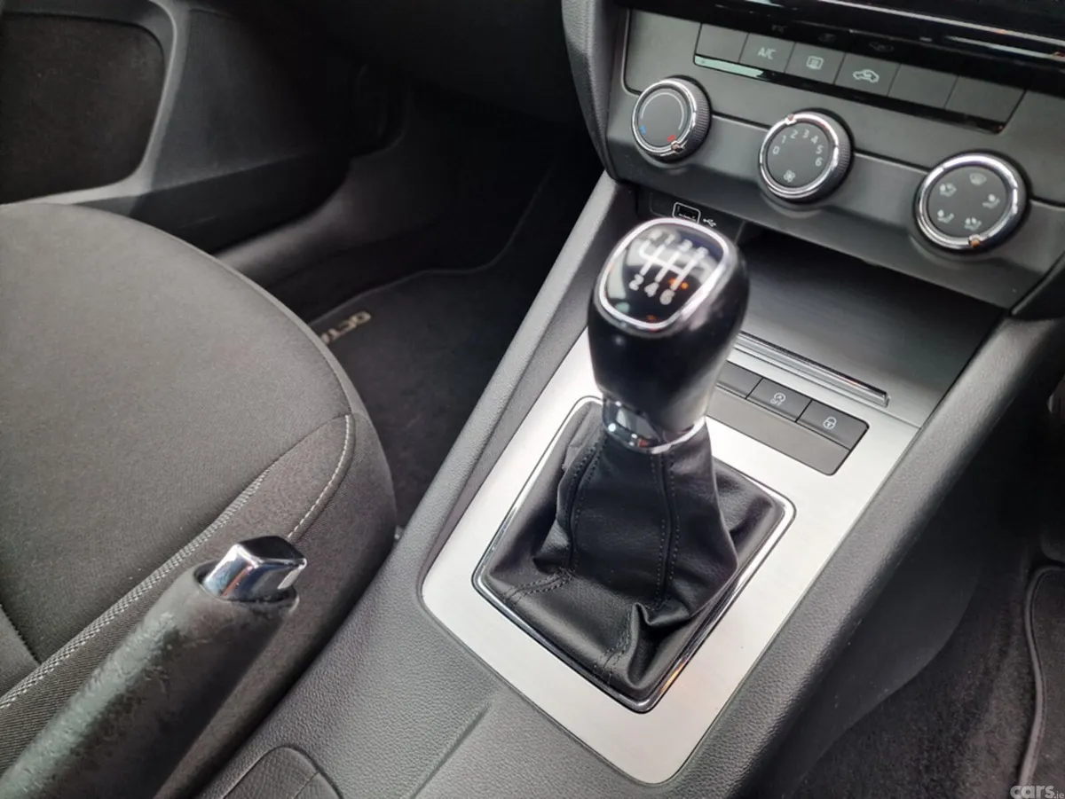 Skoda Octavia Hatchback, Petrol, 2019, Red