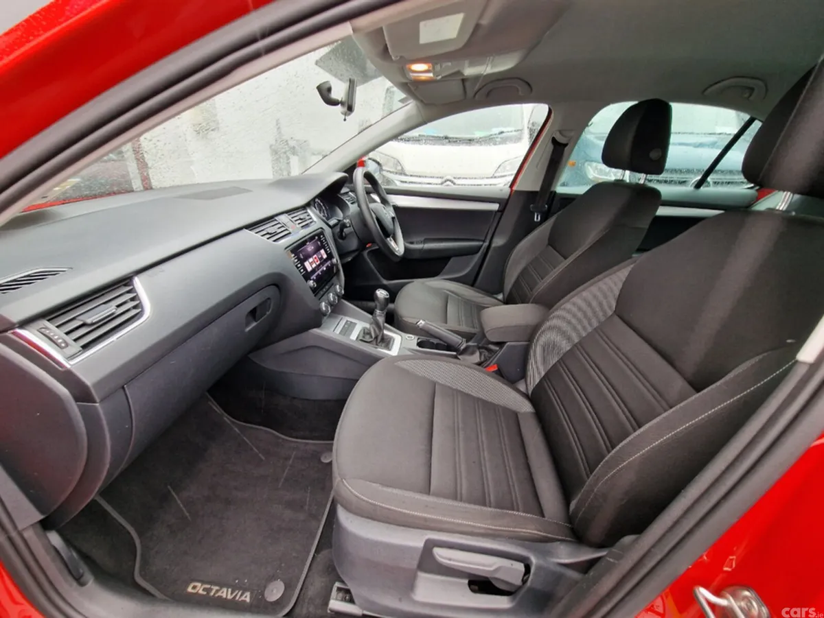 Skoda Octavia Hatchback, Petrol, 2019, Red