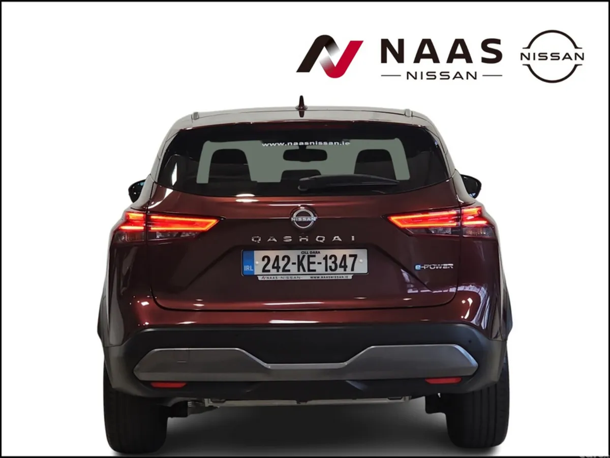 Nissan Qashqai MPV, Petrol, 2024, Red