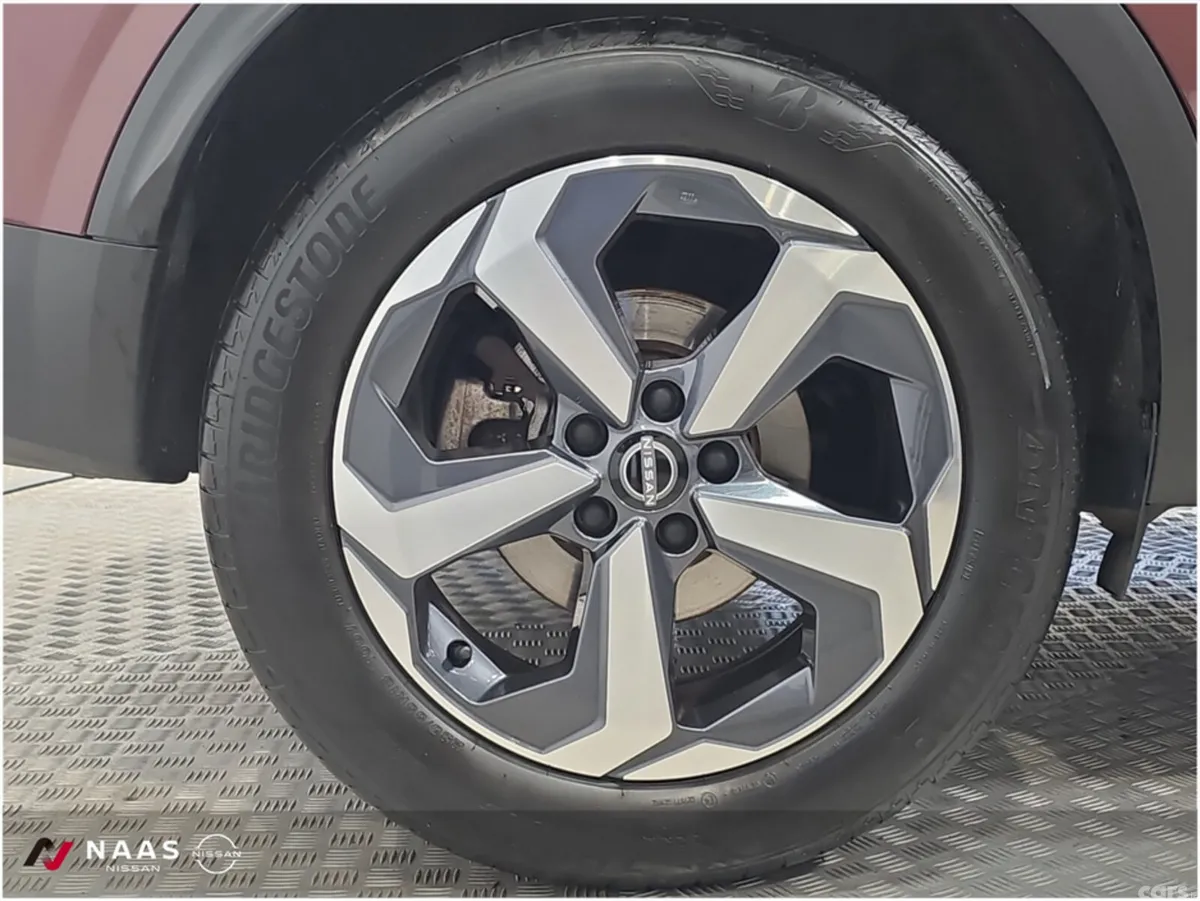 Nissan Qashqai MPV, Petrol, 2024, Red