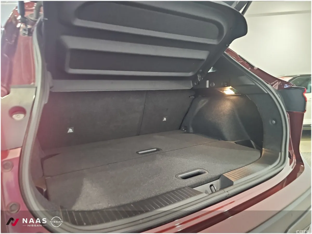 Nissan Qashqai MPV, Petrol, 2024, Red