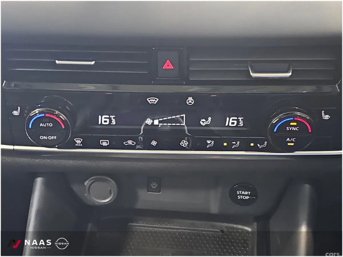 Nissan Qashqai MPV, Petrol, 2024, Red