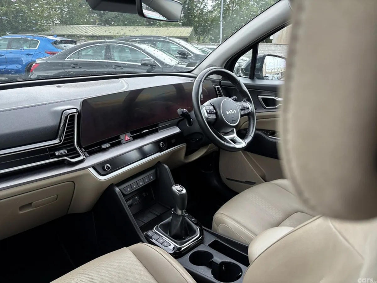 Kia Sportage MPV, Diesel, 2022, Grey