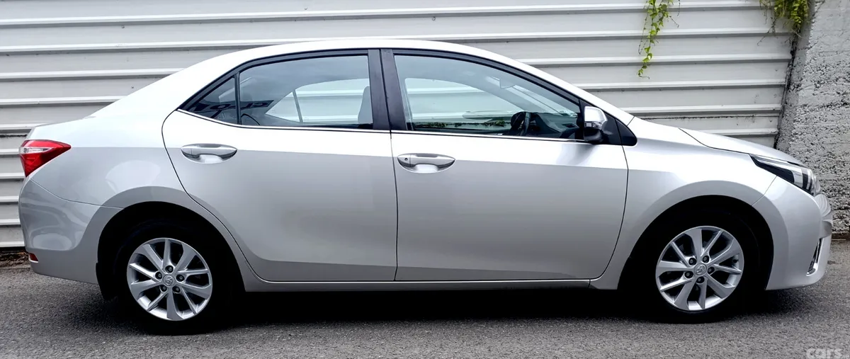 Toyota Corolla Saloon, Diesel, 2016, Silver