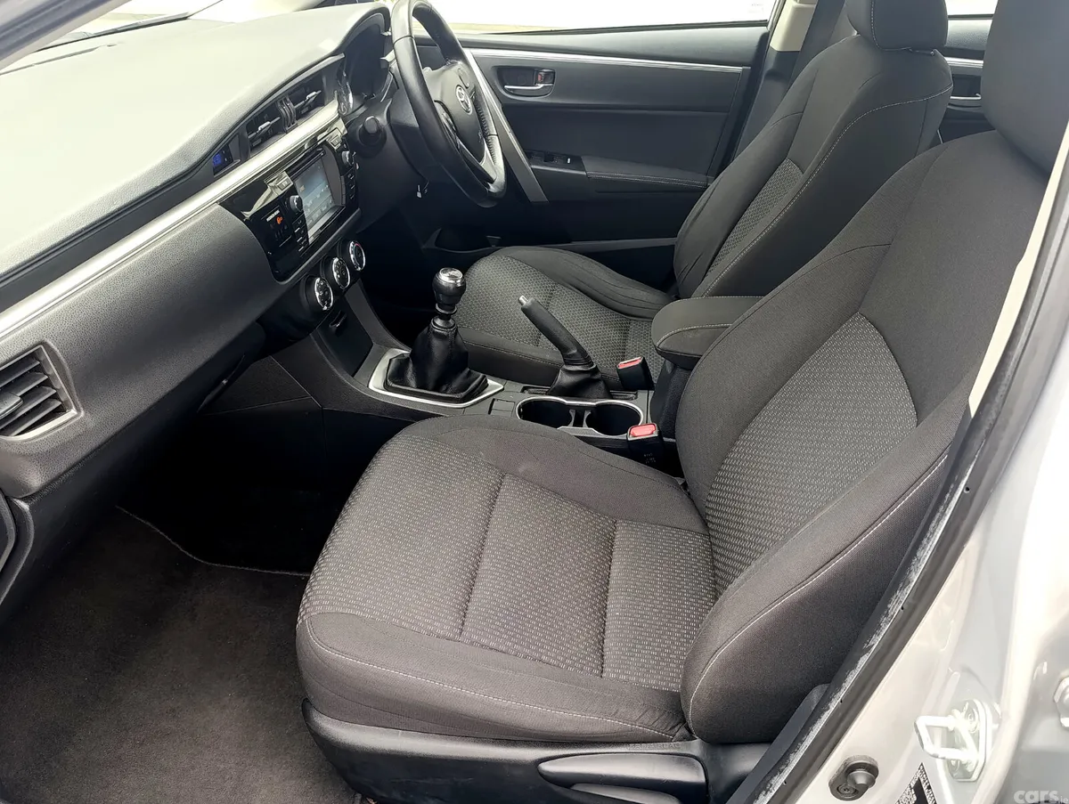 Toyota Corolla Saloon, Diesel, 2016, Silver