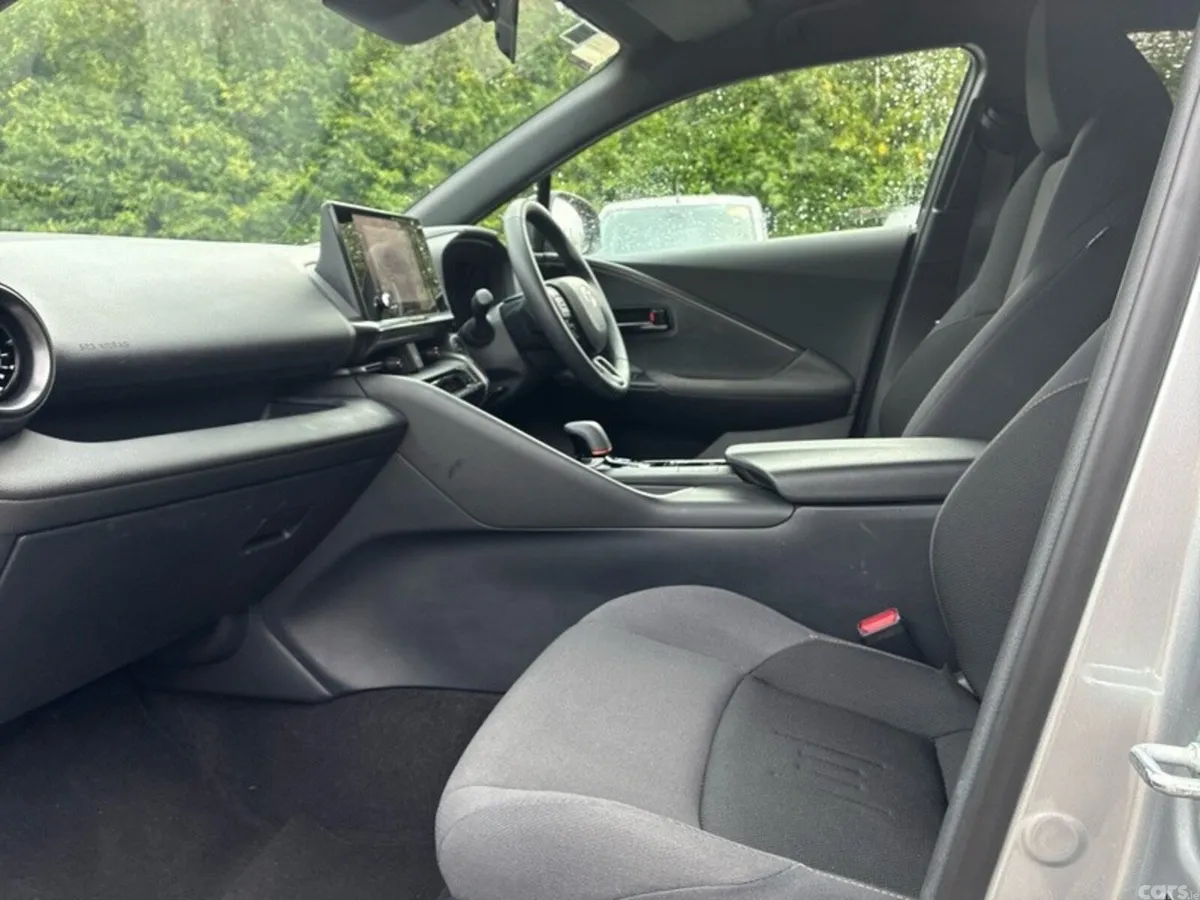 Toyota C-HR SUV, Petrol Hybrid, 2025, Silver