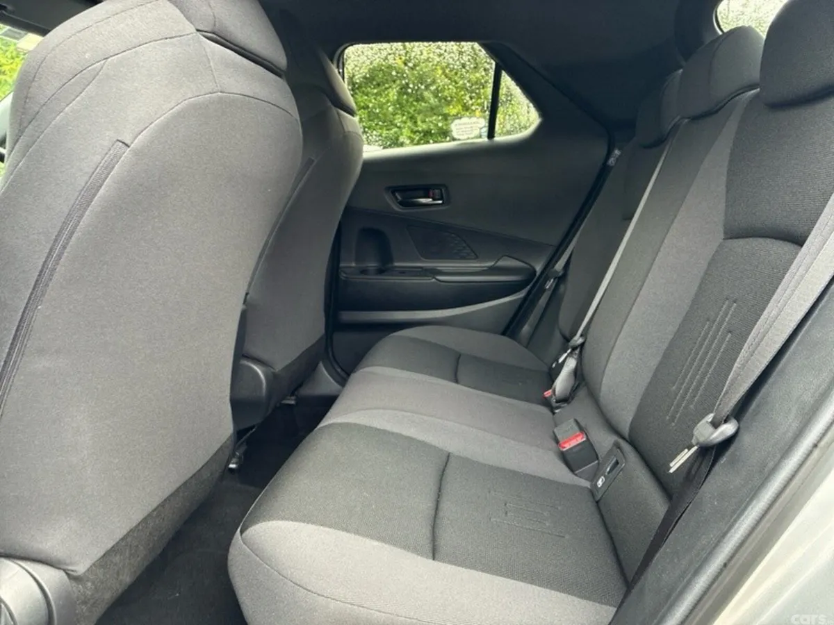 Toyota C-HR SUV, Petrol Hybrid, 2025, Silver